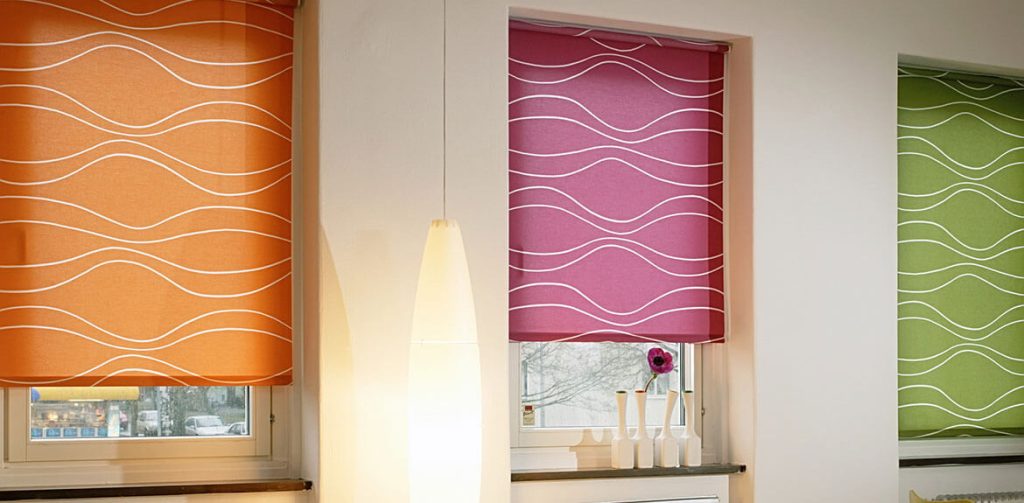 Как правильно установить рулонные шторы на пластиковые окна