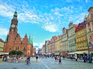 Безпека та впевненість під час подорожі: Усе про страхування для поїздок до Польщі