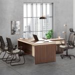 Як підібрати стіл для маленького офісу і не зійти з розуму