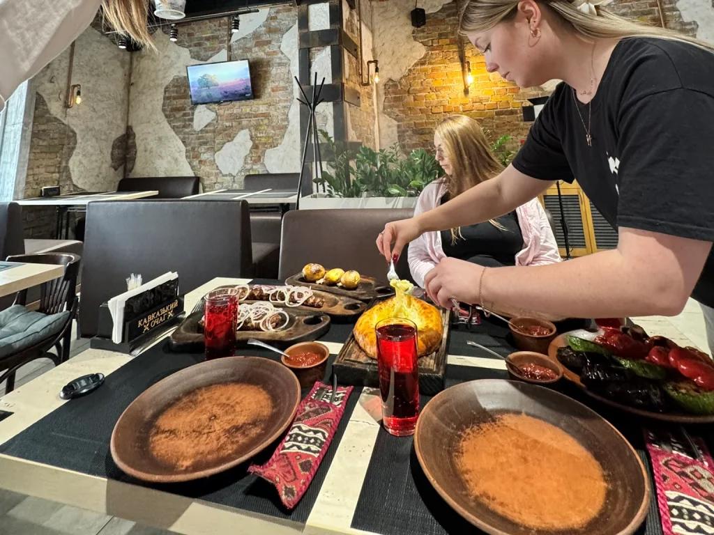 Оазис Кавказа на Осокорках: Почему «Кавказский Дом» — это эталон правильного шашлыка в Киеве
